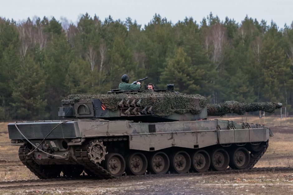 O. Scholzas: sąjungininkės, kurios gali Ukrainai siųsti tankus, turi „tai padaryti dabar“
