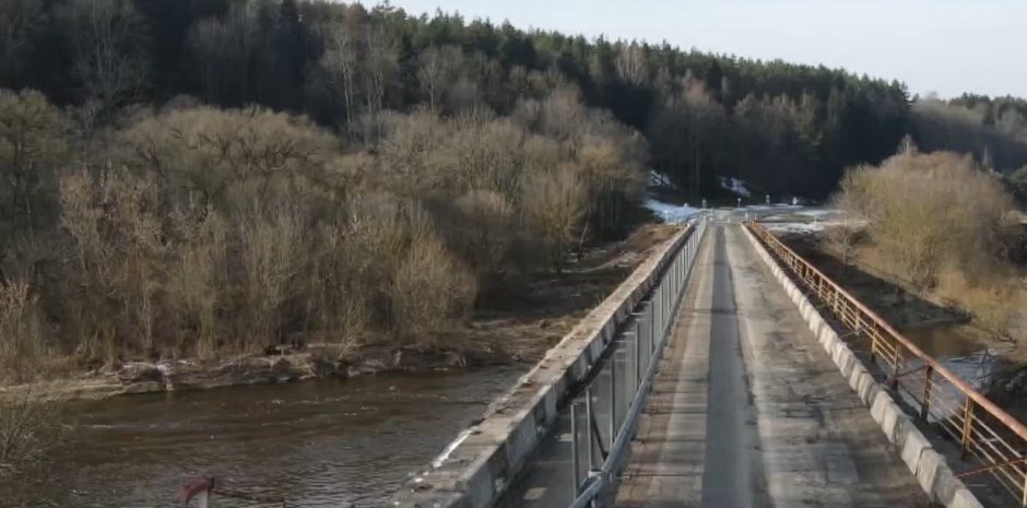 Gyventojai sako, kad tiltas byrėjo akyse: sėkmingai pravažiavus, giliai atsikvėpdavau