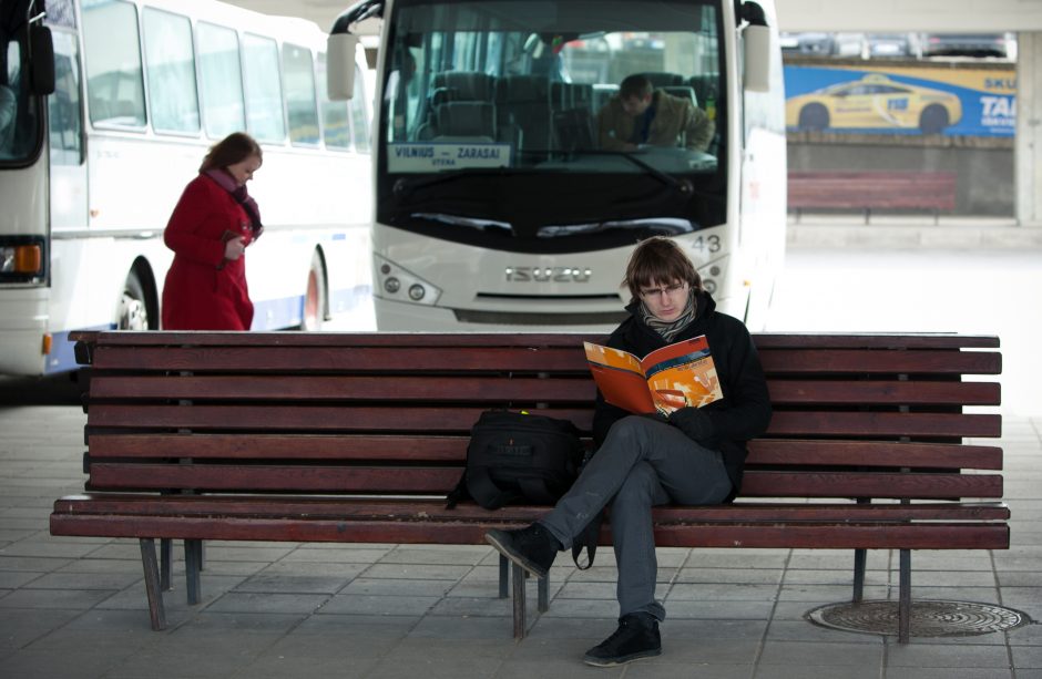 Po karantino dar neatsigauna vežėjai: tarpmiestinių autobusų bilietus siūlo branginti dvigubai