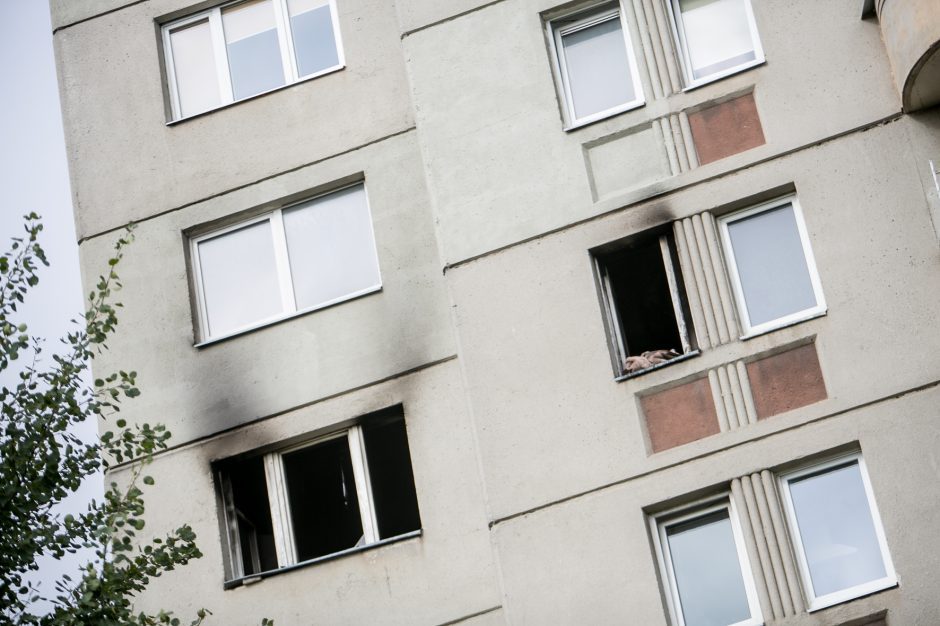 Panevėžyje – gaisras bute: įtariama, kad padegė neblaivus vyras