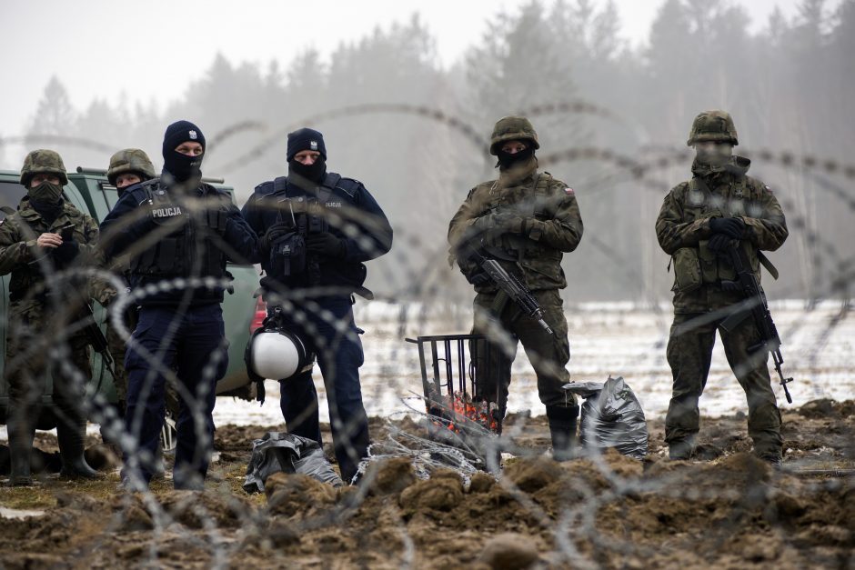 Lenkija priima ukrainiečius, bet vykdo išstūmimus prie Baltarusijos sienos