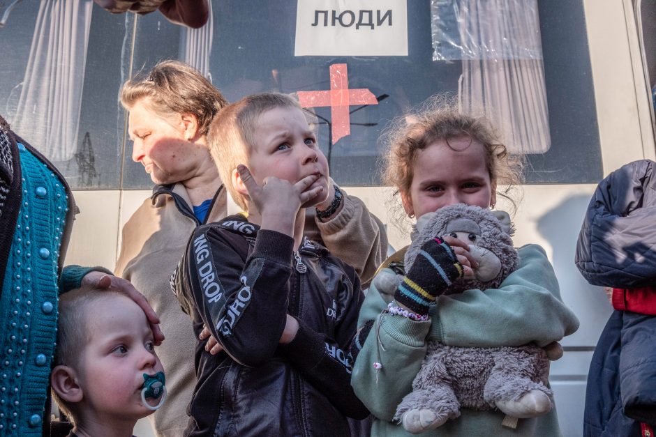 Rusijos kario žmona apie ukrainiečių vaikus: jei galėčiau, nupjaučiau jiems ausis ir pirštus
