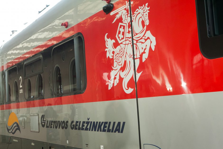 „Lietuvos geležinkelių“ įmonė Ukrainoje laikinai sustabdė veiklą