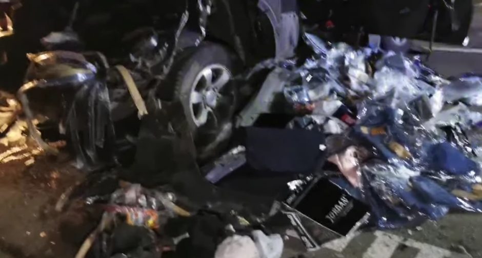 Panevėžio rajoną supurtė tragiška avarija: susidūrė du automobiliai ir vilkikas, žuvo moteris