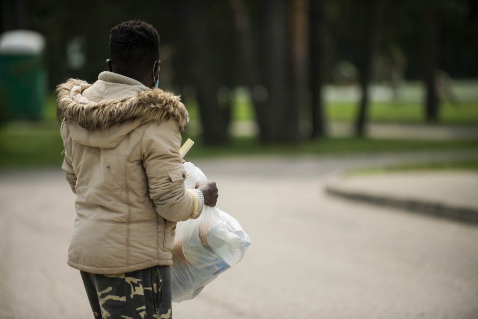 Per parą apgręžti 75 neteisėti migrantai, sustabdyti ir keturi automobiliai su nelegalais