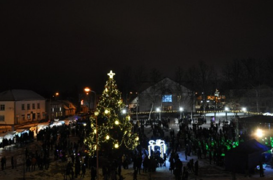 Pakruojyje siautėjo paaugliai: sugadino kalėdines dekoracijas už daugiau nei 5 tūkst. eurų