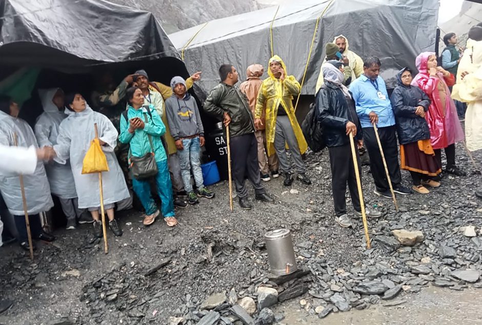 Per audrą piligrimų stovykloje Himalajuose žuvo mažiausiai aštuoni žmonės