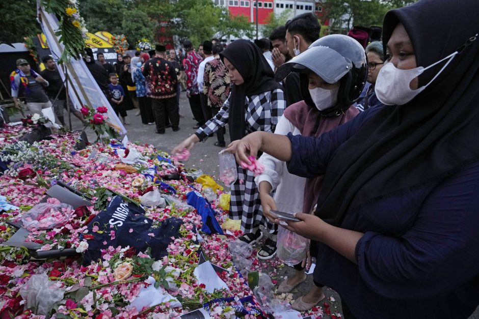 Ministerija: per riaušes Indonezijos stadione žuvo 32 vaikai