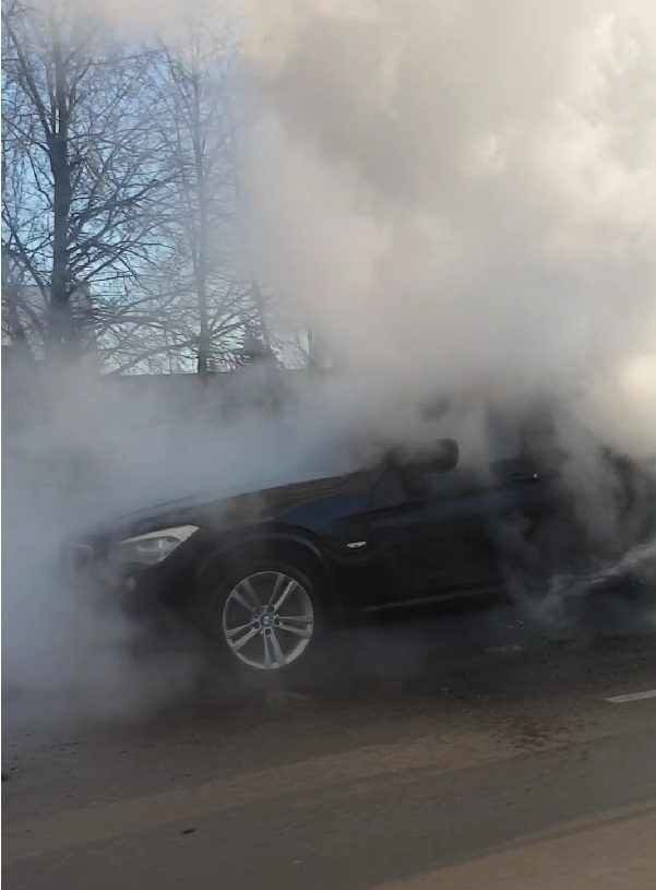 Gaisras Alytuje: lengvasis automobilis virto ugnies fakelu (vaizdo įrašas)