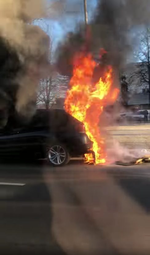 Gaisras Alytuje: lengvasis automobilis virto ugnies fakelu (vaizdo įrašas)
