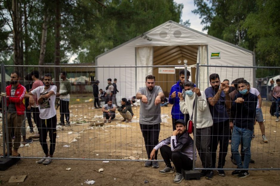 Migrantų stovyklavietėje Rūdninkuose pareigūnai aptiko šaltųjų ginklų