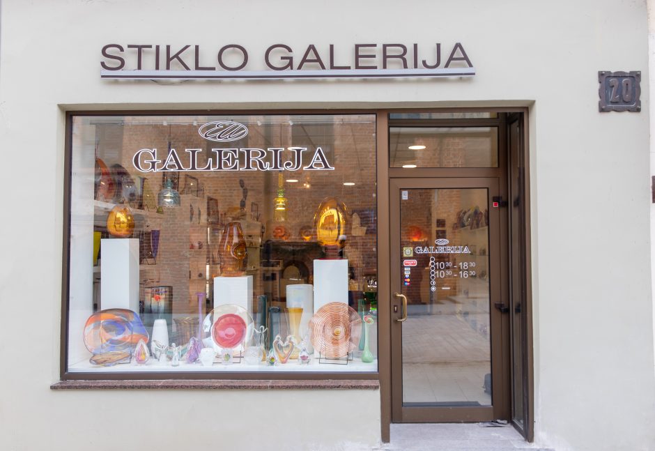 Unikalioje Kauno Senamiesčio galerijoje atsiskleidžia stiklo paslaptys