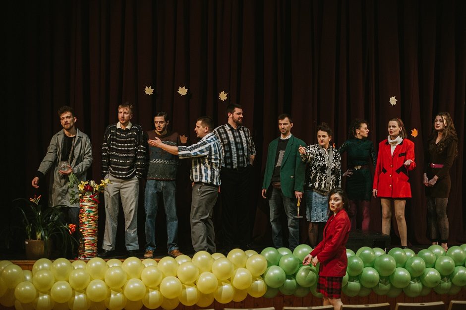 Vilniuje – kritikų įvertintas Klaipėdos jaunimo teatro spektaklis „Įstrigę“