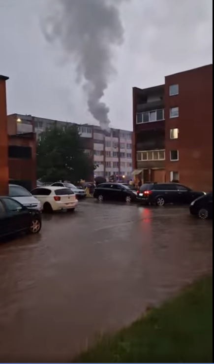 Pietrytiniuose šalies rajonuose susiformavę aktyvūs audros židiniai: Vilniaus gatvės skęsta
