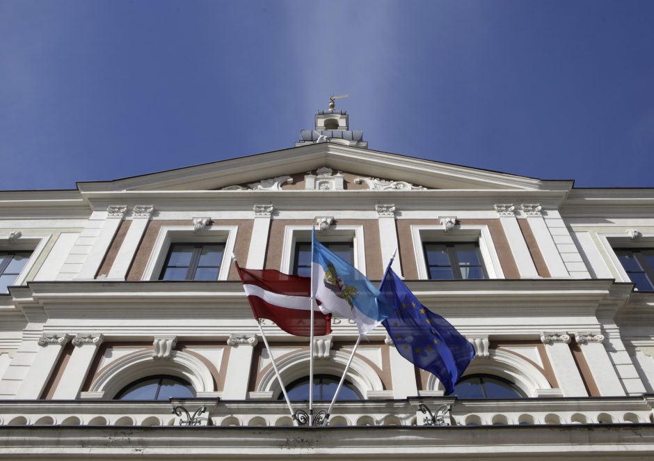 Latvijos vyriausybė siūlo parlamentui apsvarstyti Rygos dūmos paleidimą