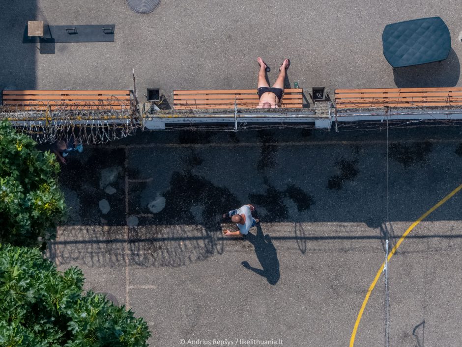 Unikalus projektas: fotografas dronu įamžino kalėjimų kiemus