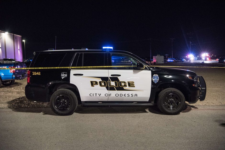 Teksase užpuolikas užgrobė pašto furgoną ir važiuodamas šaudė į žmones