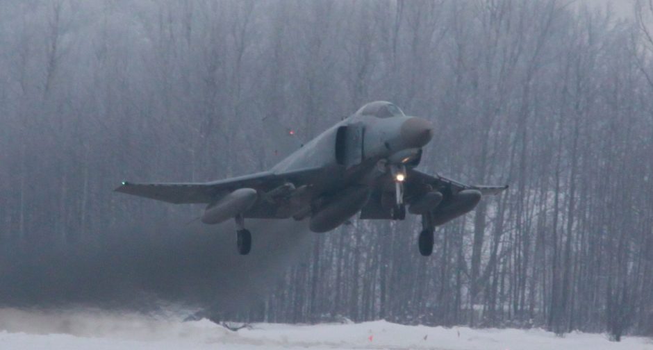 NATO naikintuvai du kartus kilo lydėti lėktuvų, vienas skrido į Kiniją
