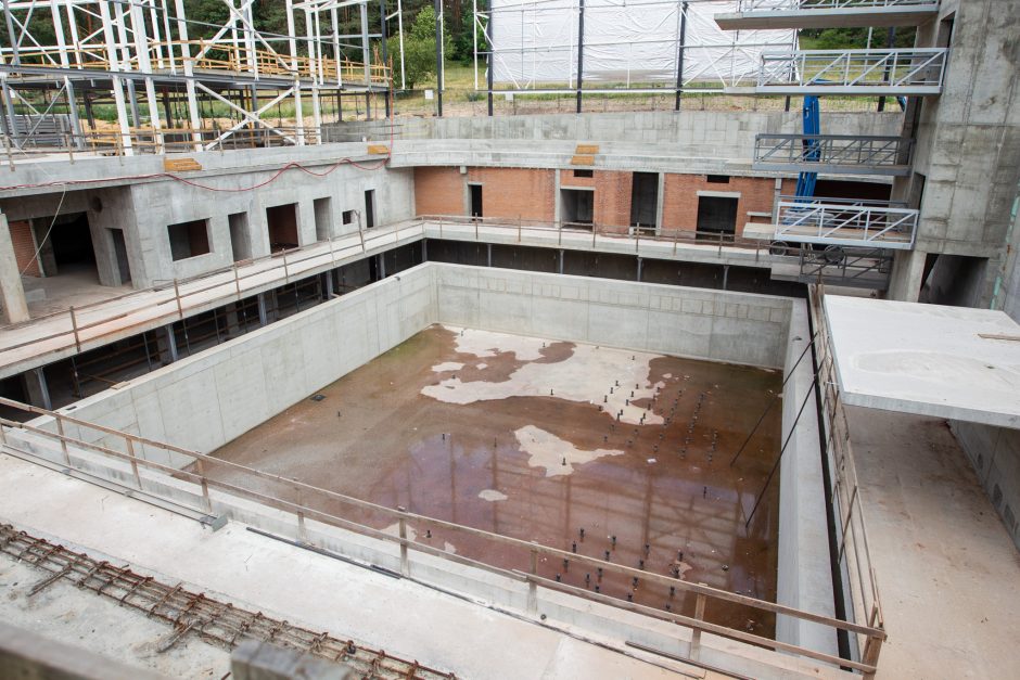 Savivaldybė ruošia naują konkursą baigti Lazdynų baseino statyboms