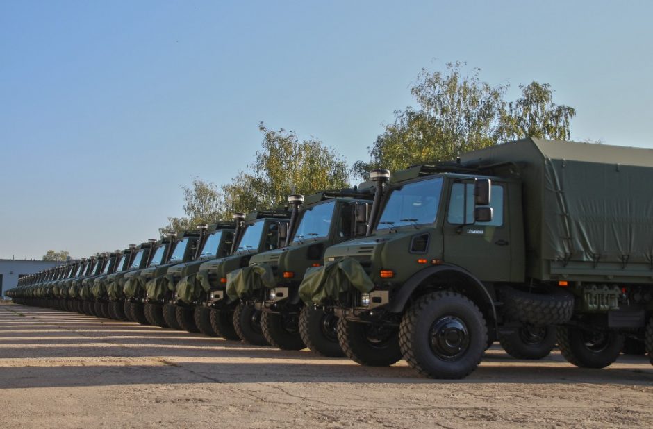 Lietuvos kariuomenei – 110 naujų vokiškų sunkvežimių