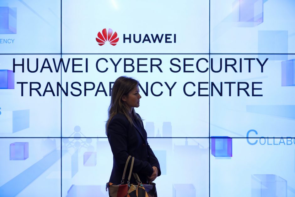 Karinės žvalgybos vadovas: „Huawei“ dalyvavimas kuriant 5G tinklą kelia rizikų