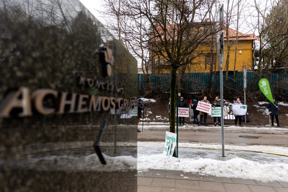 Piketuotojai Vilniuje susirinko palaikyti streikuojančių „Achemos“ darbuotojų