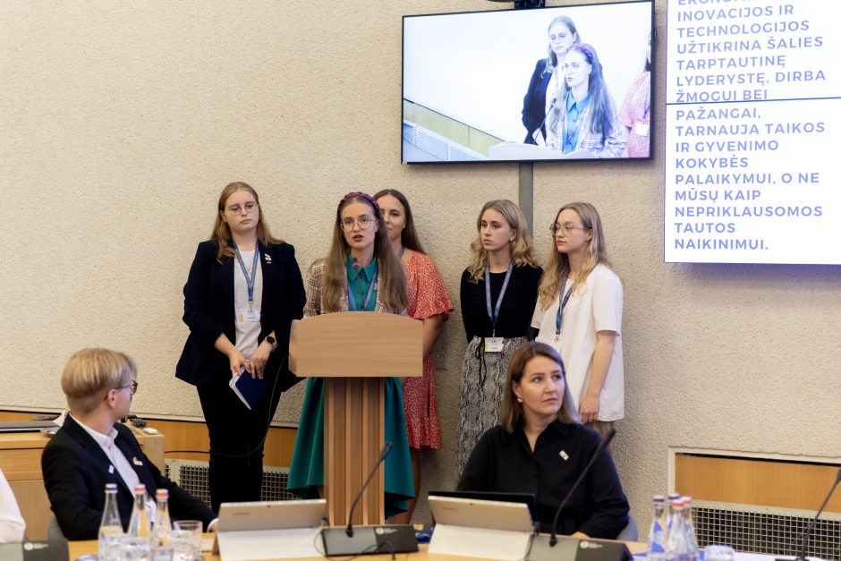 Premjerė bendravo su projekto „Moksleiviai – į Vyriausybę“ dalyviais – jaunuoliais iš visos Lietuvos