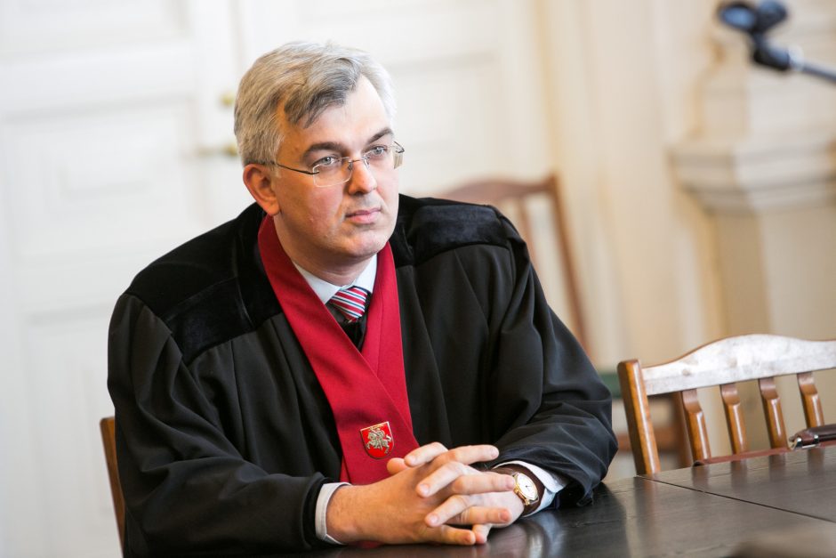 Teismas nuo politinės korupcijos bylos nenušalino prokuroro J. Lauciaus