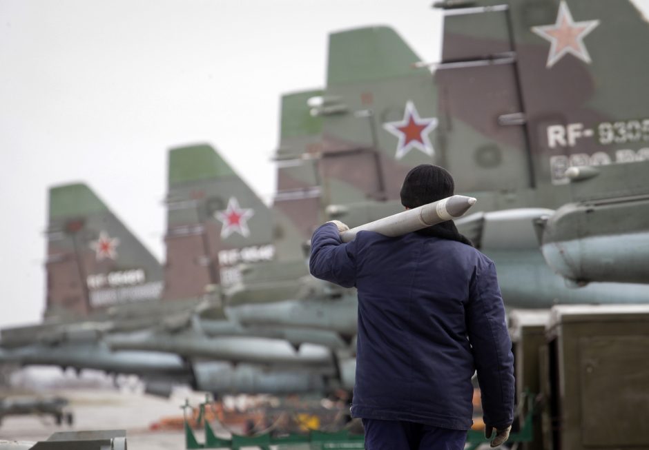NATO naikintuvai triskart lydėjo Rusijos lėktuvus
