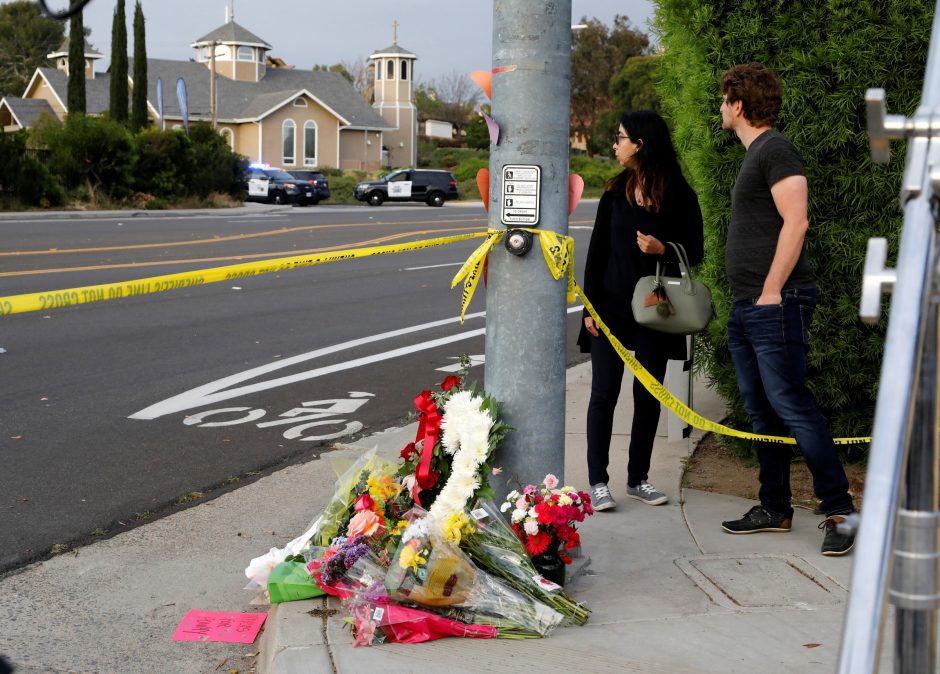 Kalifornijos sinagogoje – šūviai: 19-metis nušovė žmogų ir dar tris sužeidė