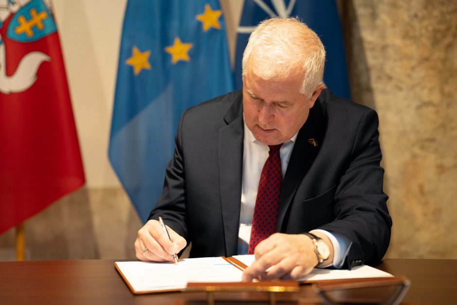 Ministras su Šaulių sąjunga pasirašė sutartį dėl 10,8 mln. eurų finansavimo
