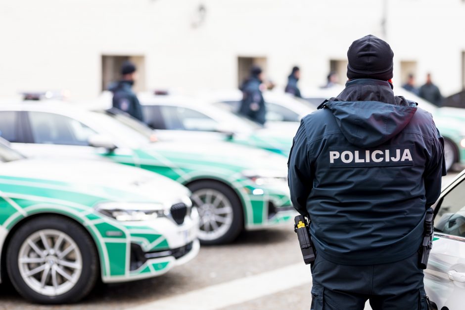 Policijai perduota NATO viršūnių susitikimui įsigytų automobilių