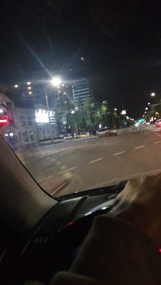Naktinė avarija Kaune: susidūrė du BMW ir „Citroen“, buvo prispausta mergina