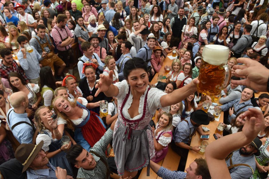 Miunchene liejasi alus: prasidėjo kasmetinis festivalis „Oktoberfest“