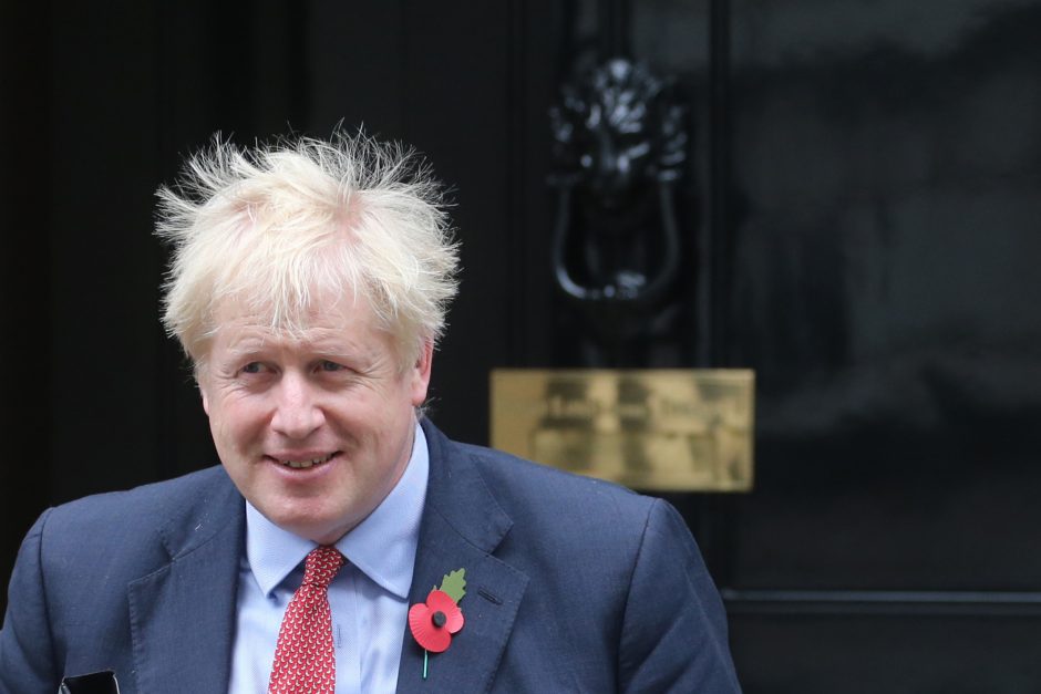 B. Johnsonas labai kremtasi, kad spalio 31-ąją neįgyvendino „Brexit“