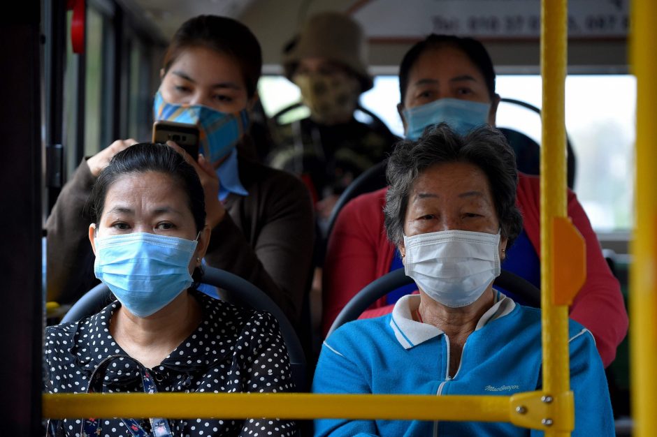 Karantinas nepadeda: viruso aukų Kinijoje daugėja dešimtimis