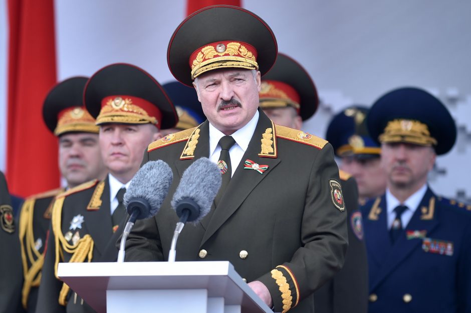 Politologas: A. Lukašenkos žinutė skirta pateisinti rusų kariuomenės buvimą