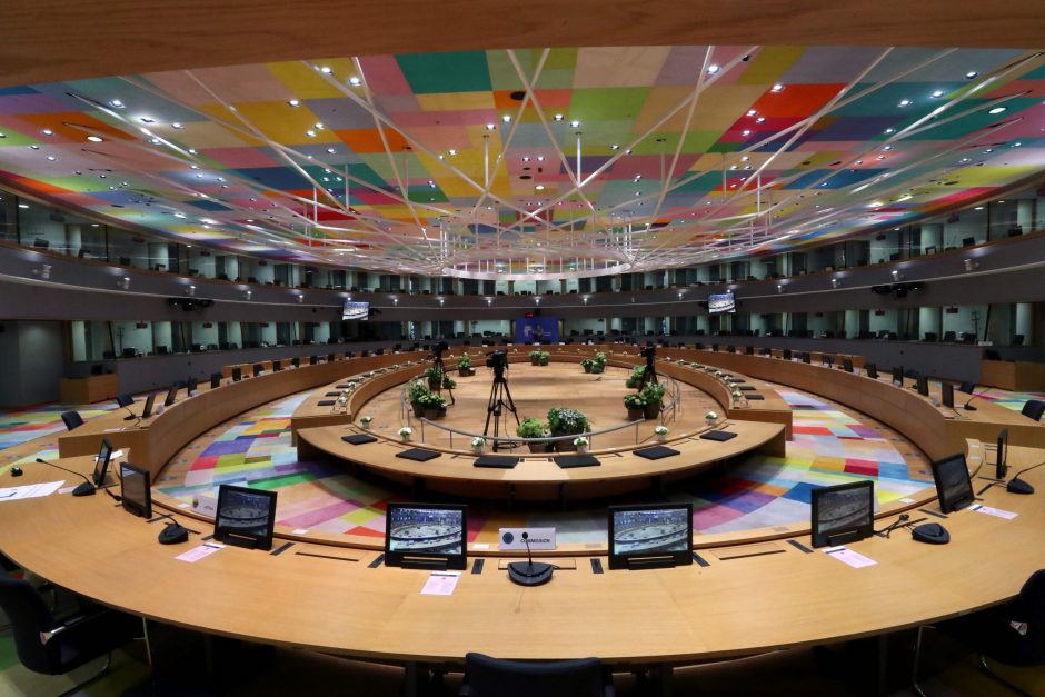 Pokyčiai ES susitikime: žurnalistus pakeitė diplomatai, dovanų – kaukės