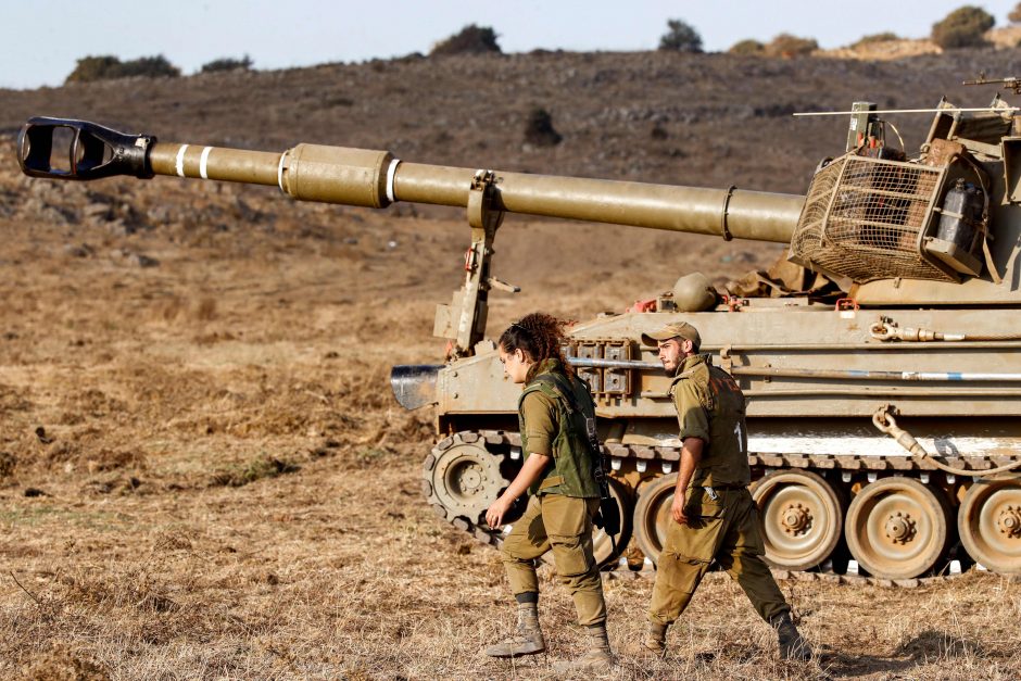 Izraelis smogė taikiniams pietų Sirijoje: viena raketa pataikė į mokyklą