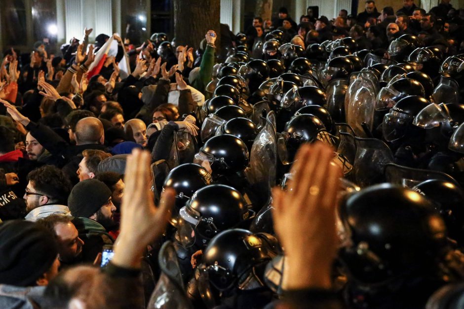 Sakartvele – protestai ir susirėmimai: žmonės sukilo prieš „Rusijos įstatymą“