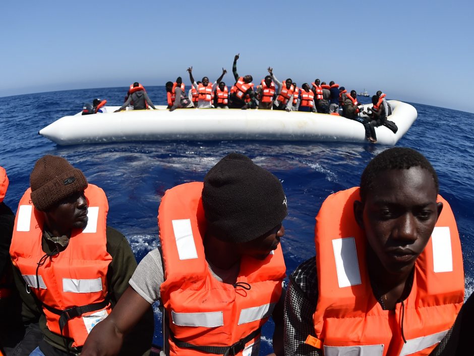 ES šalys vis nesutaria, kas priims Viduržemio jūroje išgelbėtus beveik 50 migrantų