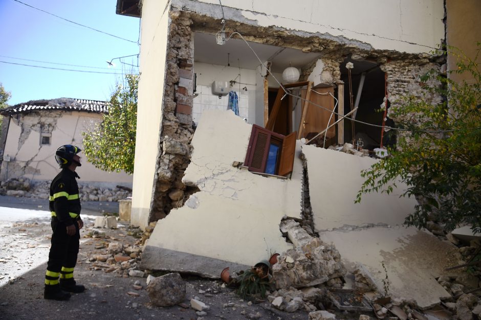 Italų kunigas dėl žemės drebėjimų kaltina gėjų sąjungas