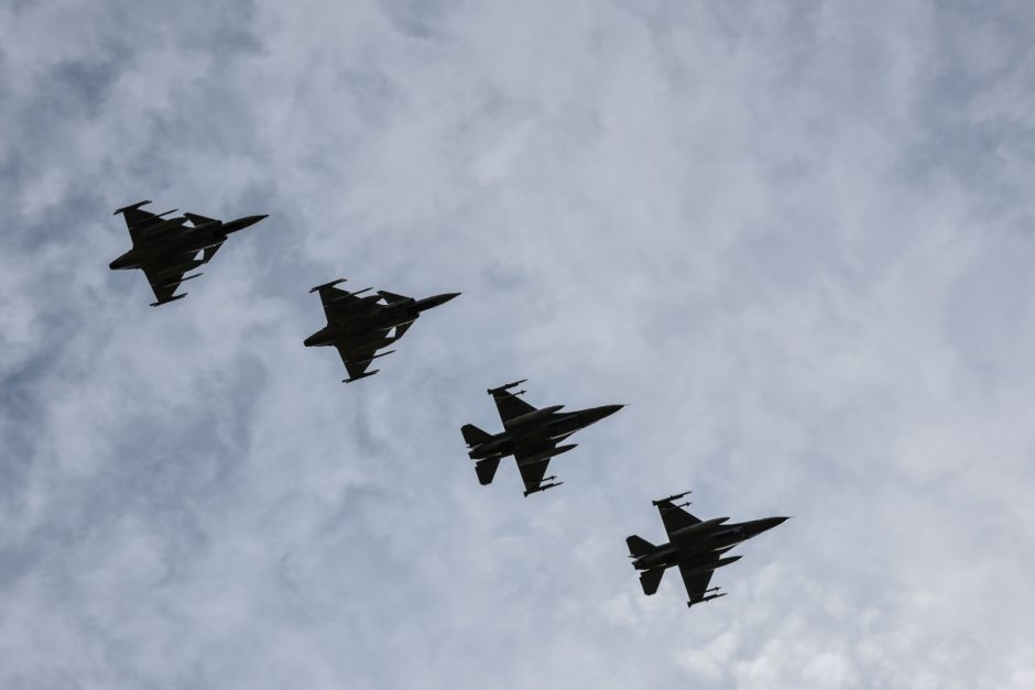 Belgija ir Danija perima NATO oro policijos pamainą Šiauliuose