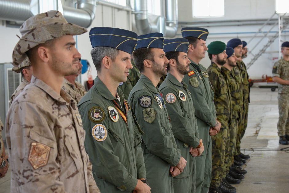 Vadovavimą NATO oro policijos misijai iš ispanų perėmė vengrų kariai