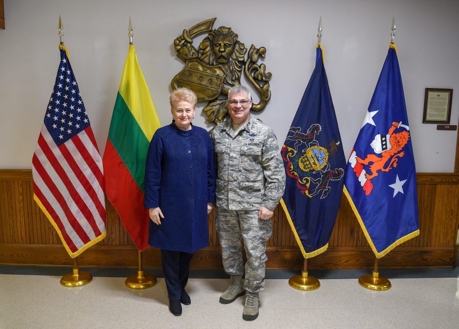 Prezidentė ragina JAV aktyviai įsitraukti į karines pratybas Lietuvoje