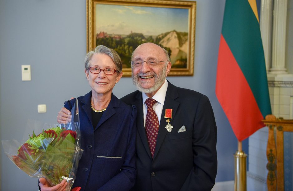 Holokausto atminties saugotojui dailininkui S. Bakui – apdovanojimas