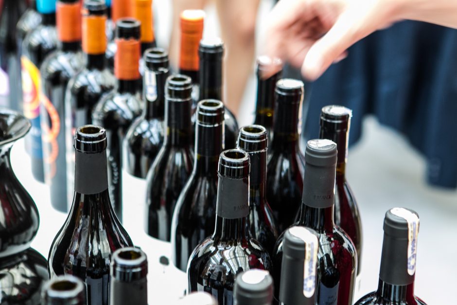 Seime – siūlymas švelninti nuo 2020-ųjų numatytus alkoholio draudimus