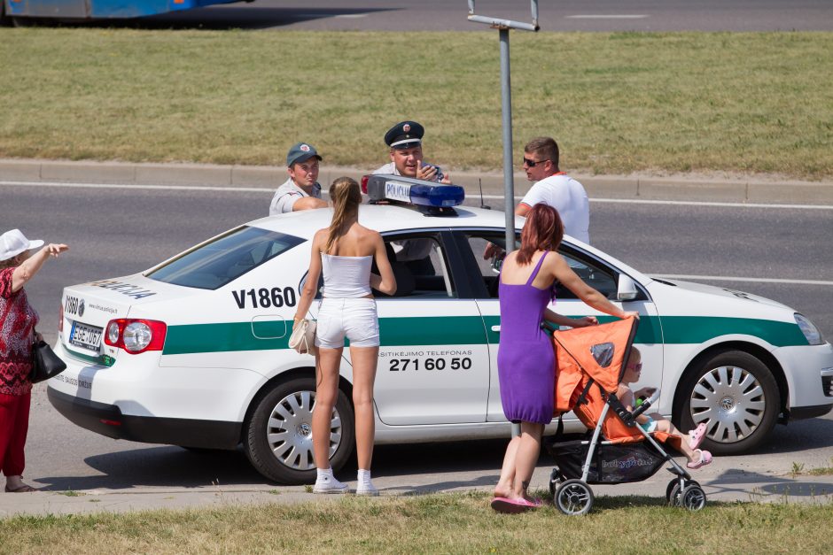 Vilniuje automobilis partrenkė pėsčiąją ir pabėgo (moteris reanimacijoje)