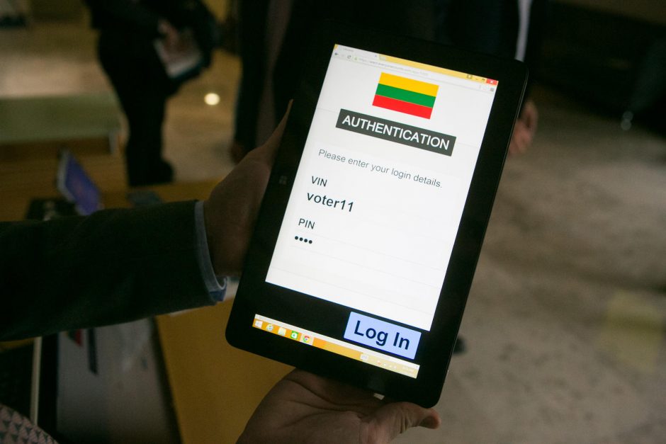 VRK aiškinsis galimybes Lietuvoje įdiegti elektroninį balsavimą