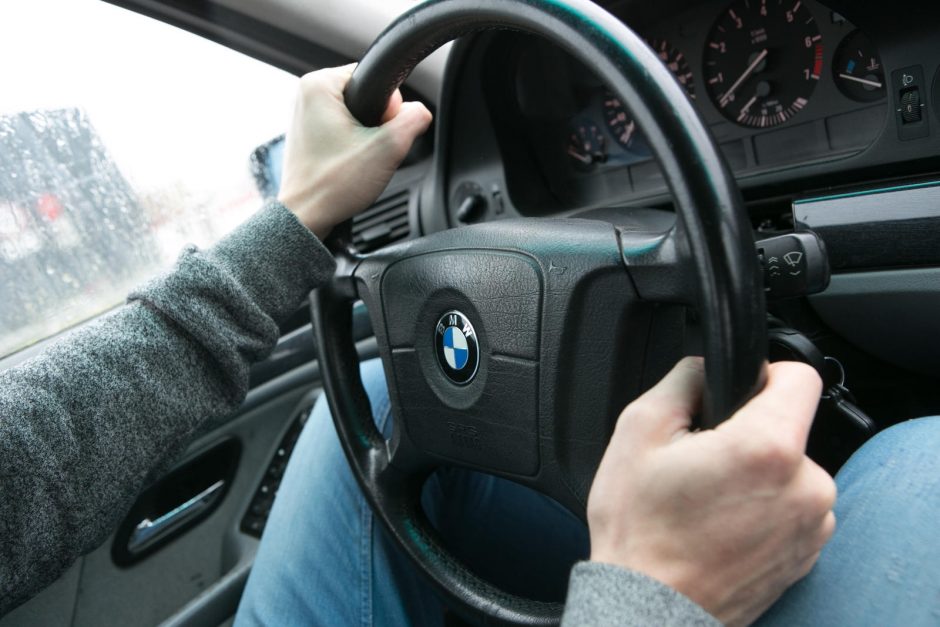 BMW leistiną greitį viršijo 95 kilometrais per valandą